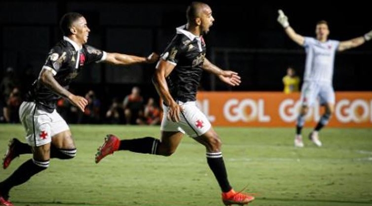 Em jogo acirrado, Flamengo e Vasco ficam no zero no Maracanã