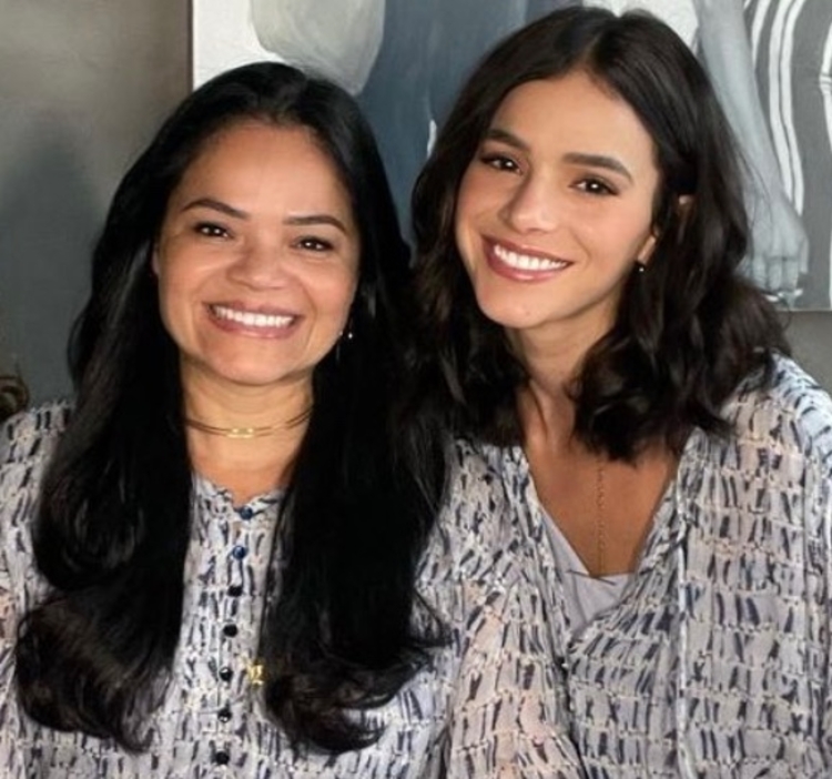 Bruna Marquezine ao lado da mãe, Neide Maia - Foto: Reprodução/Instagram