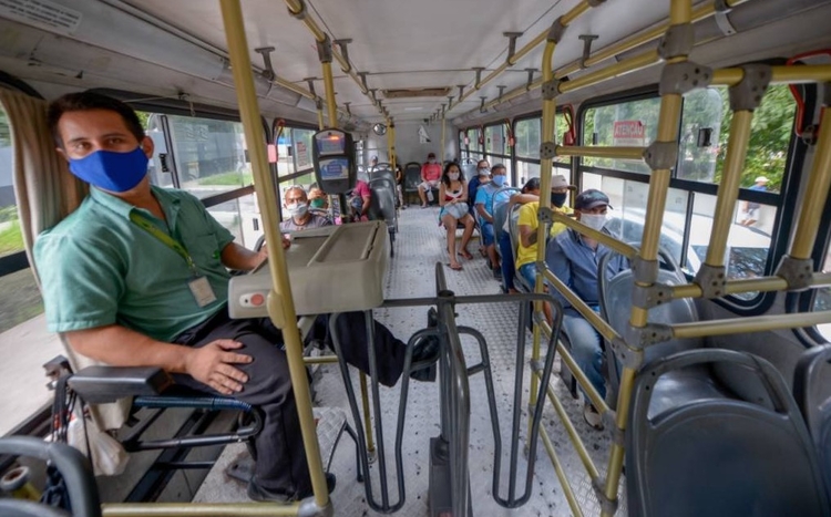 Cobradores de ônibus também devem ser contemplados quando tiverem doses para essa categoria. Foto: Alex Pazuello/ Semcom