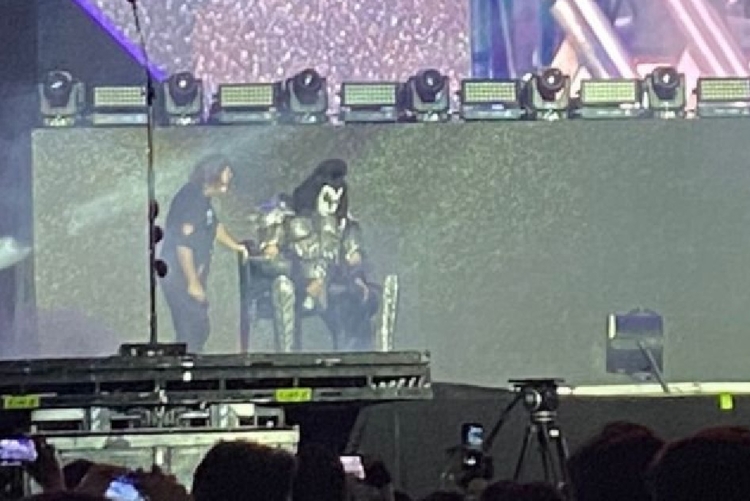 Gene Simmons diz que passou mal por desidratação em show em Manaus