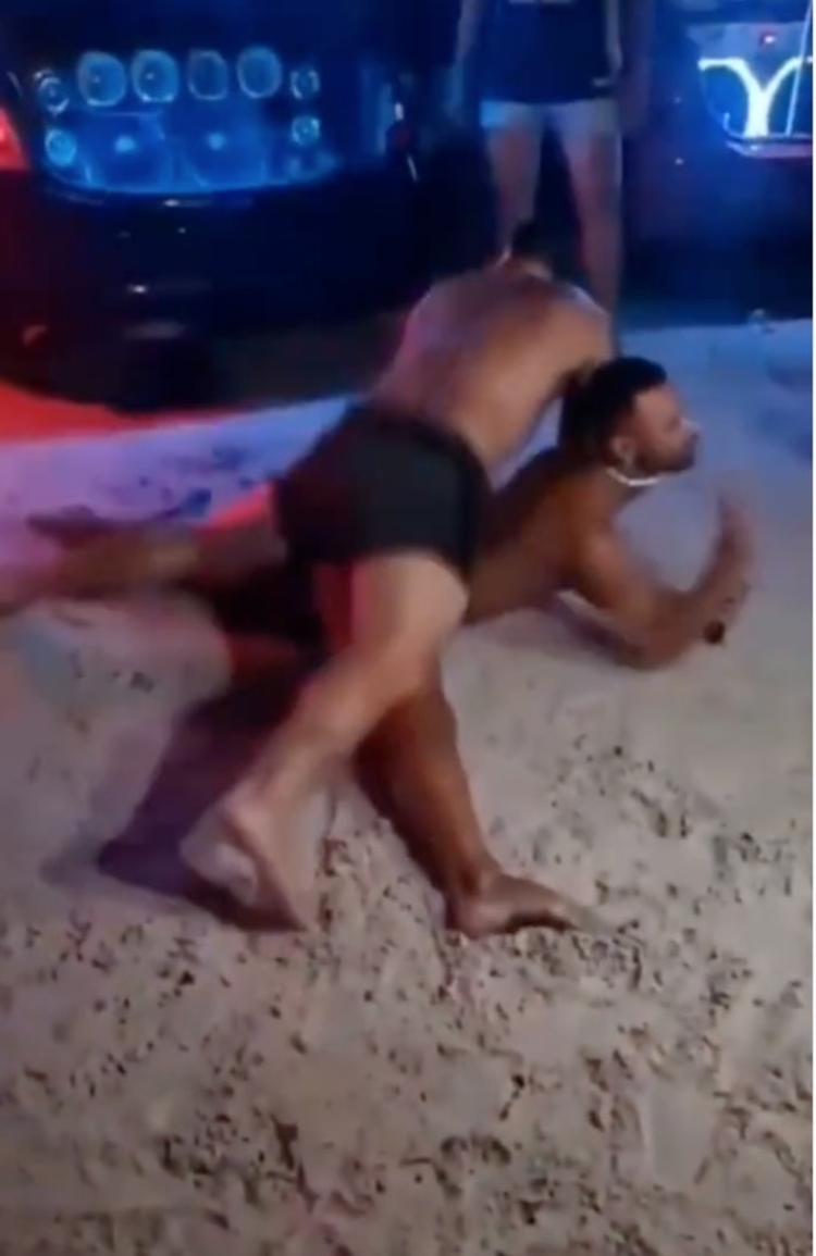 Ex-bbb Hadson Nery faz dança erótica com homem em festa na praia; vídeos