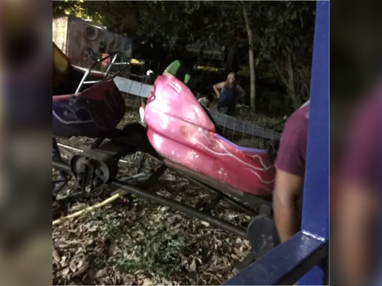 Vídeo: brinquedo parte ao meio em parque de diversões no Ceará