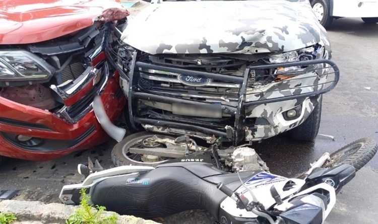 VÍDEO: Imagens mostram momento em que viatura é atingida por carro