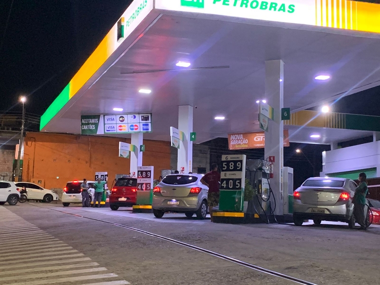 Gasolina em R$5,89 na Avenida João Câmara, bairro Novo Aleixo / Foto: Caio Guarlotte / Portal do Holanda 