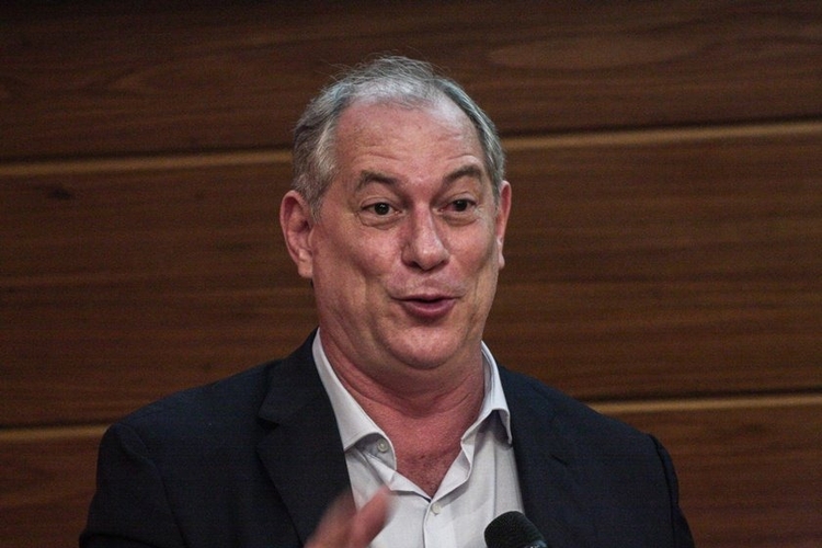 Ciro Gomes xinga dono do Coco Bambu de vagabundo veja v deo