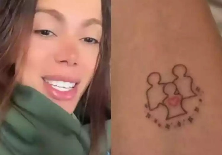 Anitta mostra tatuagem relacionado a constelação familiar - Imagens: Reprodução/Instagram