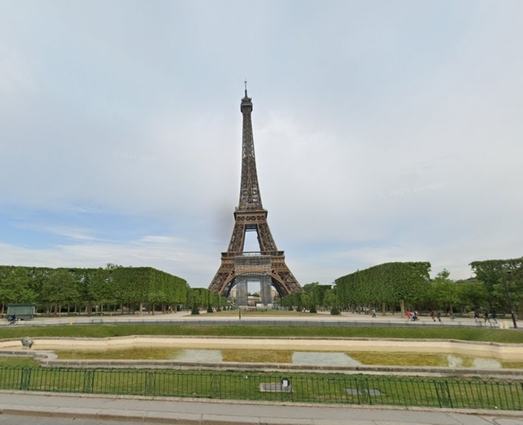 Torre Eiffel, na França. - Foto: Reprodução Google Maps