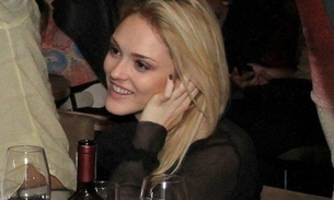  Isabelle Drummond tieta namorado Tiago Iorc durante show