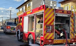 Homem causa incêndio na própria casa ao tentar matar marimbondos