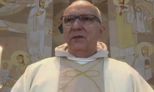 Padre é assaltado durante transmissão ao vivo de missa e pede ajuda; Veja vídeo