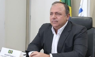 Bolsonaro diz que Salles e Pazuello permanecem como ministros