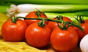 Saiba por que não se deve guardar os tomates na geladeira