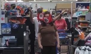 Casal usa máscara com símbolo nazista e é expulso de supermercado