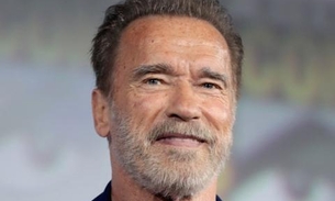 Arnold Schwarzenegger posa com os filhos e a ex-mulher em clique raro