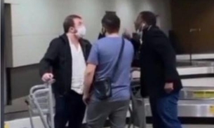 Netinho de Paula é flagrado batendo boca em aeroporto 