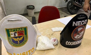 Durante blitz do Detran, dupla é detida com quase meio quilo de cocaína em Manaus 