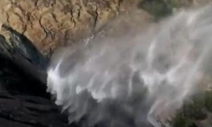 Cachoeira que ‘corre pra cima’ choca internautas; veja vídeo