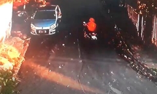 Vídeo mostra motoqueiros armados assaltando motorista de App em Manaus 