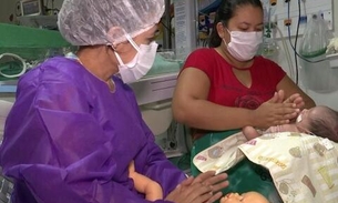 Prematuros recebem massagem e banho de ofurô em maternidade de Manaus