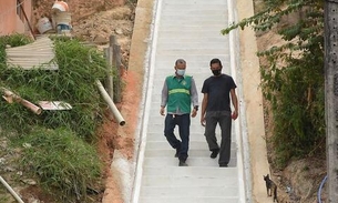 Famílias do Jorge Teixeira são beneficiadas com escada em Manaus