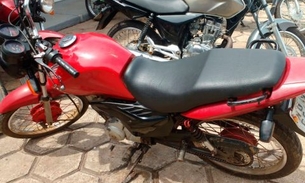 Motocicleta furtada é localizada abandonada com sinais de desmanche