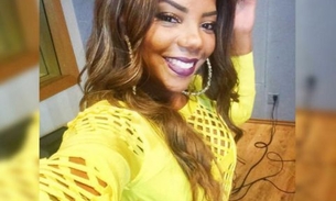 Com seios quase de fora, Ludmilla causa com super decote 