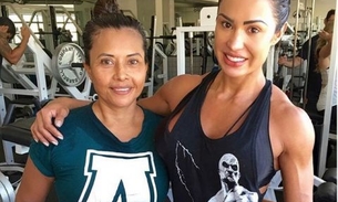 Gracyanne Barbosa posa com mãe em academia e impressiona fãs