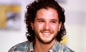 Kit Harington, o Jon Snow, mostra bumbum em fotos vazadas na web