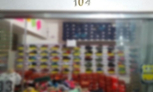 Gerente de loja é presa suspeita de vender produtos falsificados em Manaus
