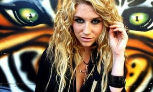 Kesha luta contra depressão e acusa produtor de assédio sexual