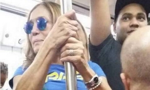 Susana Vieira é flagrada em pé em metrô lotado