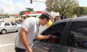 Bronze comanda panfletagem no Parque Dez enquanto Henrique apresenta suas proposta a imprensa 