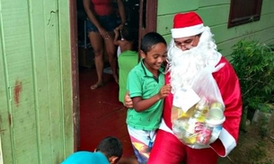 'Pedi para ajudar minha mãe', diz menino após receber cesta básica do papai noel