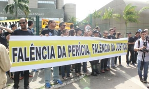 Peritos fazem manifestação em frente a sede do Tribunal de Justiça do Amazonas 