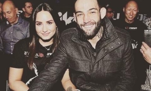  Com beijo na boca, Demi Lovato confirma namoro com lutador brasileiro 