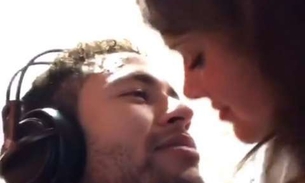 Em vídeo, Bruna Marquezine beija muito Neymar, que se derrete: 'mozão'