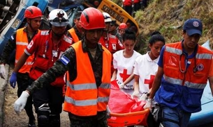 Mais de 20 pessoas morrem após colisão de ônibus em Honduras