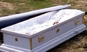 Durante enterro, morto é retirado do caixão por causa de dívida 