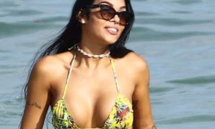   Ex-BBB Mayara mostra bumbum gigante em dia de praia