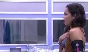 BBB17: Elettra pergunta se já rolou sexo na casa e Emilly mente na cara dura