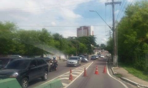 Em Manaus, trânsito é interrompido após rompimento em Avenida Ephigênio Salles 