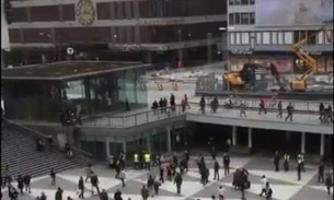 Caminhão avança sobre pedestres na Suécia e deixa ao menos 2 mortos