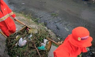 Mais de 1 mil toneladas de lixo são retiradas de igarapés em Manaus  