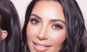 Em 2 horas, Kim Kardashian esgota produtos de maquiagem e fatura R$ 50 milhões