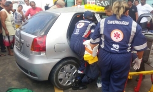 Acidente entre carro e ônibus deixa vítimas presas às ferragens em Manaus