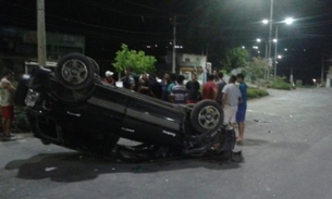 Mulher fica ferida após carro capotar em avenida de Manaus