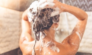 Saiba o motivo pelo qual lavar o cabelo à noite é uma má ideia