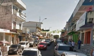 Trecho de rua que afundou é interditado para obra emergencial em Manaus