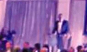 Homem se vinga  de noiva exibindo vídeo de traição na festa de casamento