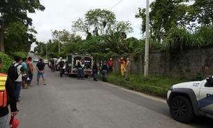 Amarrado e com pescoço degolado, cadáver é encontrado em córrego de Manaus